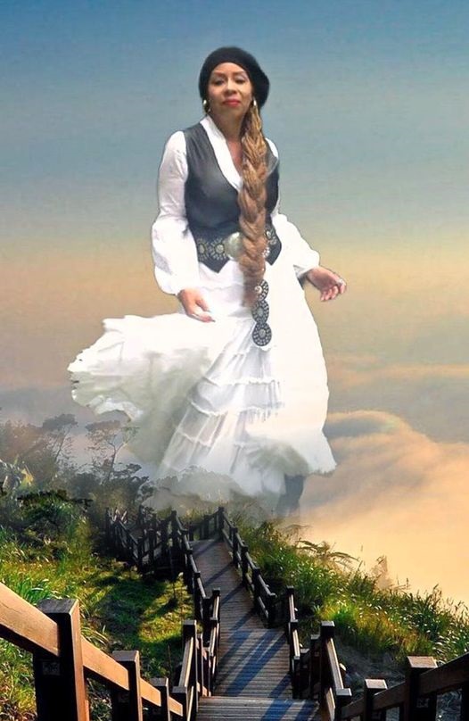 doriepride's tweet photo. Those who have light in their eyes. Those who have light in their heart. Those who have light in their souls can not sit by and do absolutely nothing! Use your creativity to balance the ark canopy of hatred, separation, and division to unify, strengthen, and send out love. https://t.co/FIj9hZR3tK