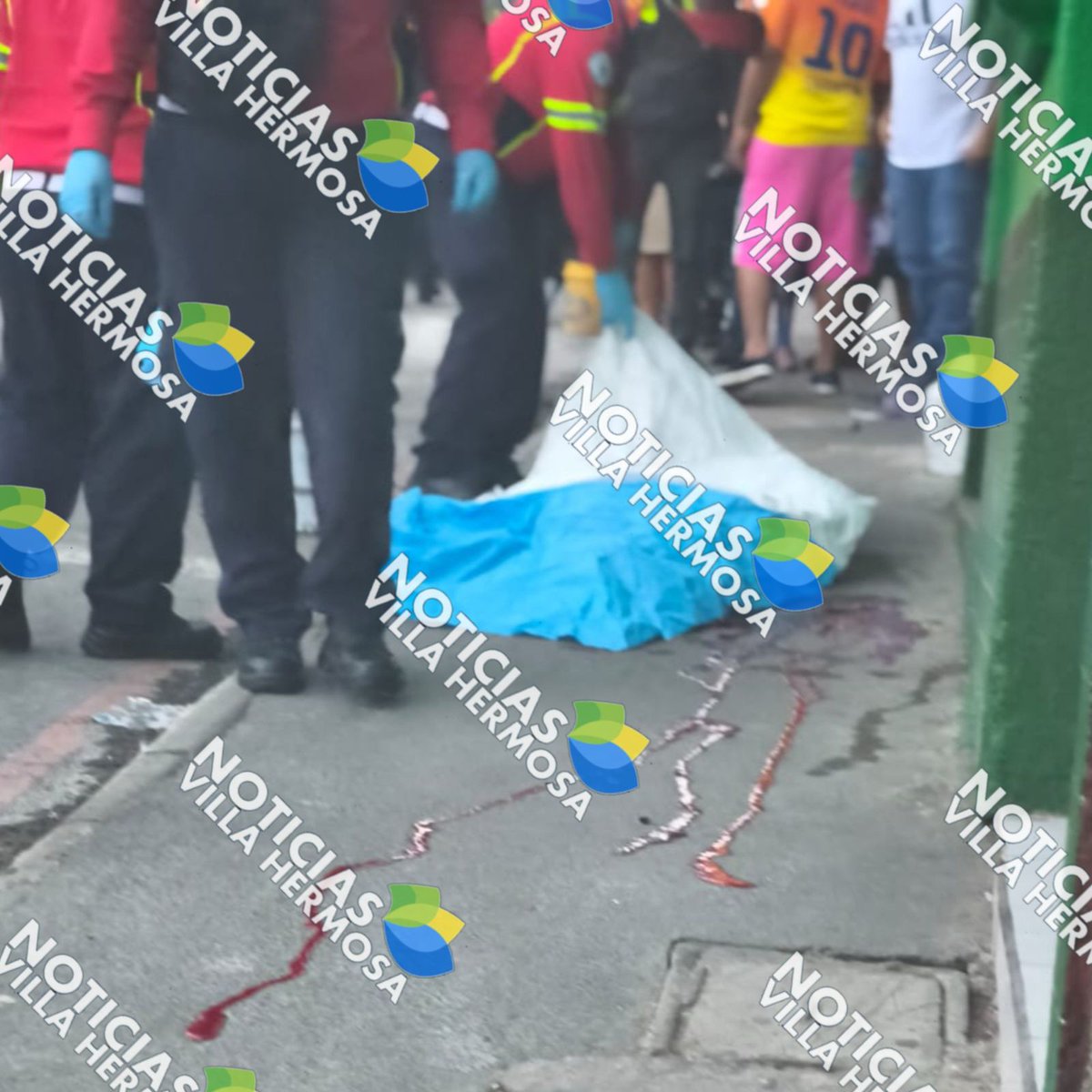 #URGENTE | Un ataque armado deja una mujer fallecida  en el ingreso a Cerro Gordo en la zona 21 de la Ciudad .

Bomberos Municipales cubren la emergencia y dan aviso a las autoridades correspondientes. 

<a href="/vichoguate/">Vichoguate</a> <a href="/TN23NOTICIAS/">TN23</a>