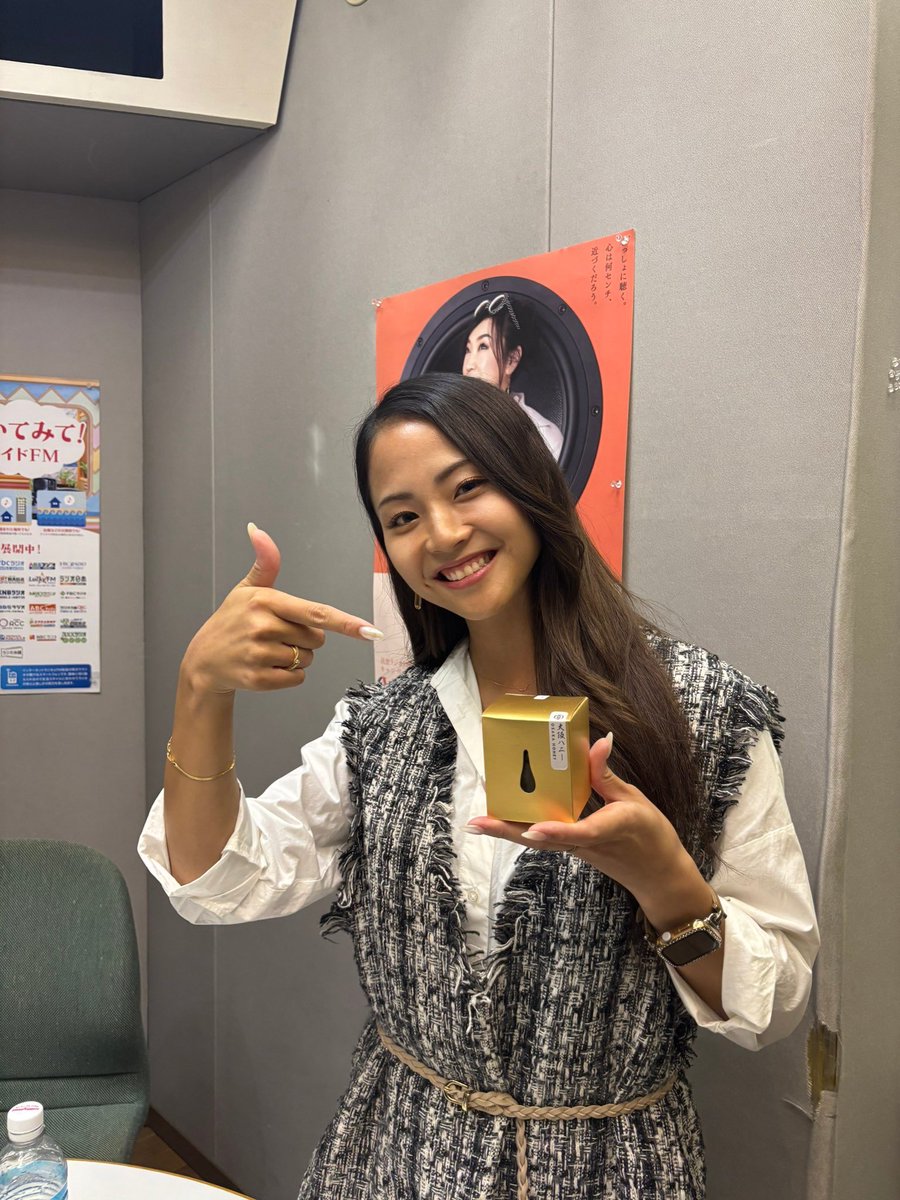 泰人くにひろYALL‼︎え〜る!‼︎
ラジオ関西　毎週土曜日20時30分〜

明日9日の放送は…
関西の飲食業界の為に身を蜂にして働く名畑 社長…なばリンね😅
何かいいものもらえるみたいだし、
皆んな聞いてね〜

写真出しとかなとね…
ラジオだから…
見えないからね…

しましま🐝