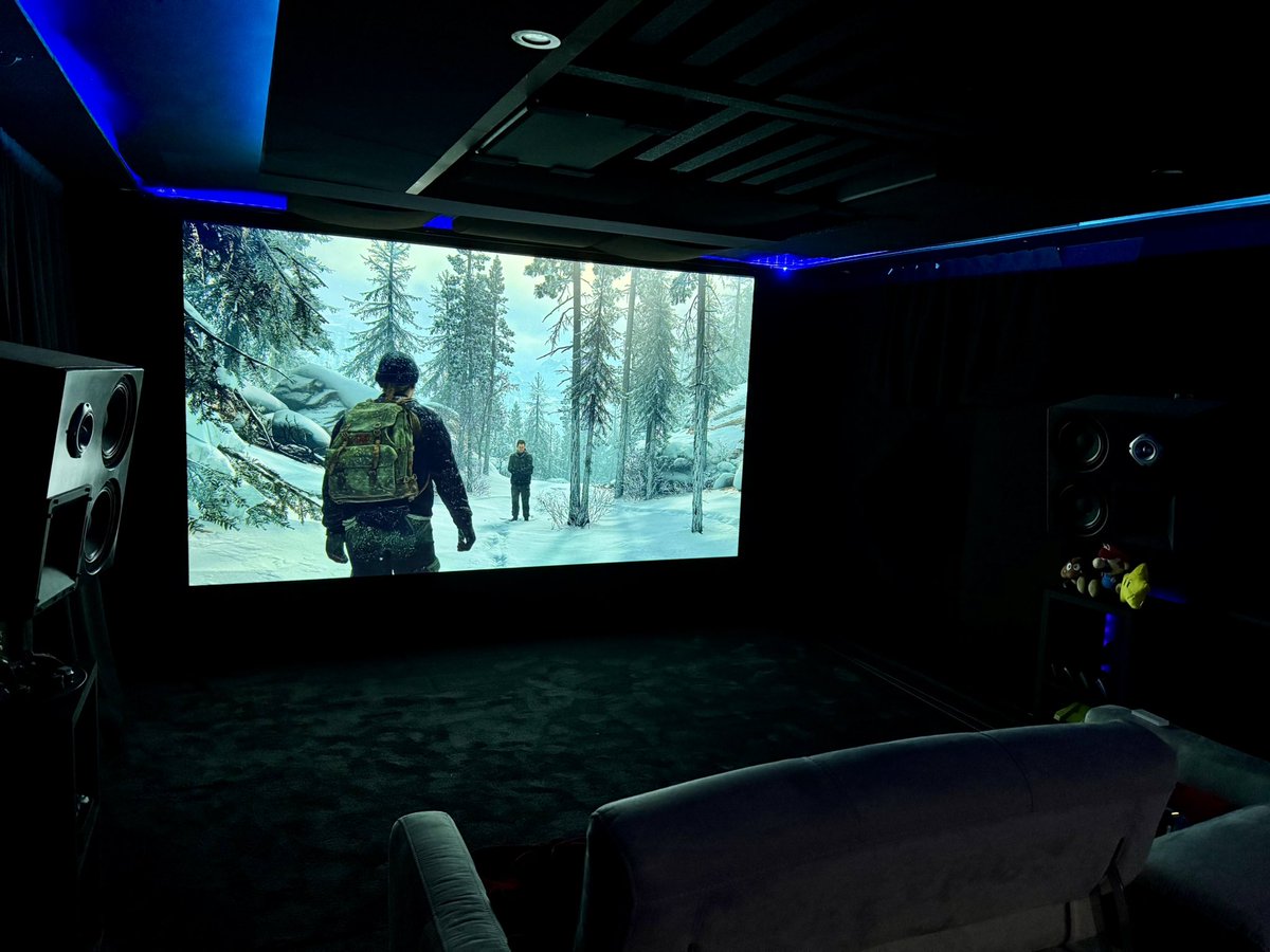 davrous's tweet image. TLOU2 sur PS5 Pro, franchement le PSSR fait un méga boulot, sur écran géant, cela se voit bien mais difficile de rendre ça en photo. C'est très impressionnant en mouvement, le rendu est incroyable, le tout en 60 fps et Dolby Atmos. Perso, je suis conquis, je vais le refaire! :)