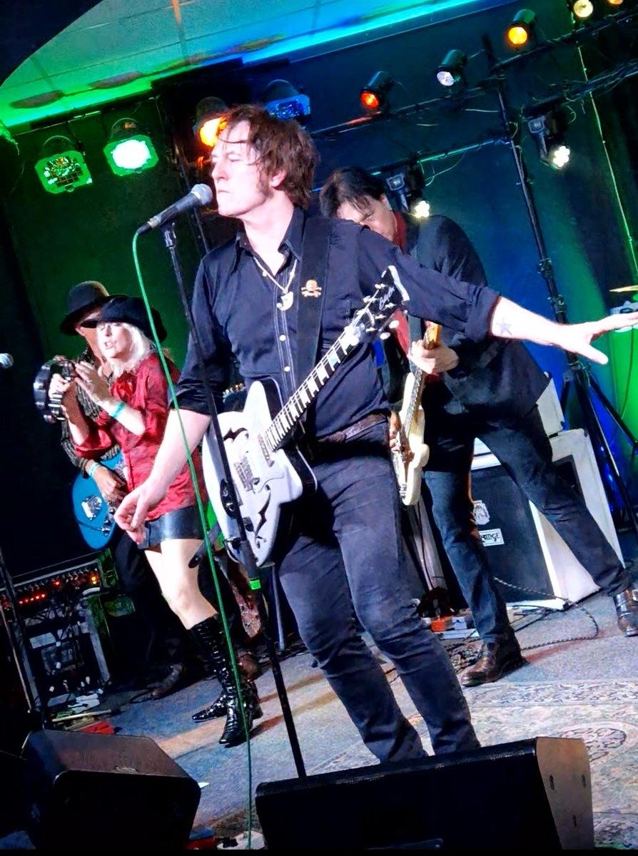 tomdondom's tweet photo. Brother Jim made me do it @EarlHaigCardiff @JimJAllStars #rocknroll #humanfly #theehypnotics #jimjonesreviue https://t.co/bzo0xbJVuA