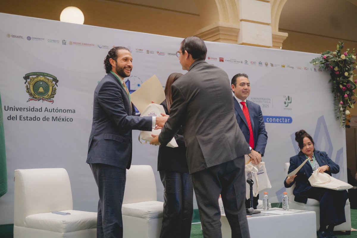Fue un honor ser ponente en la conferencia sobre la internacionalización en la Feria de Posgrados de la <a href="/UAEM_MX/">UAEMéx</a> - "Un espacio para conectar". Exploramos estrategias para fortalecer la cooperación global y ampliar las oportunidades académicas para nuestros estudiantes