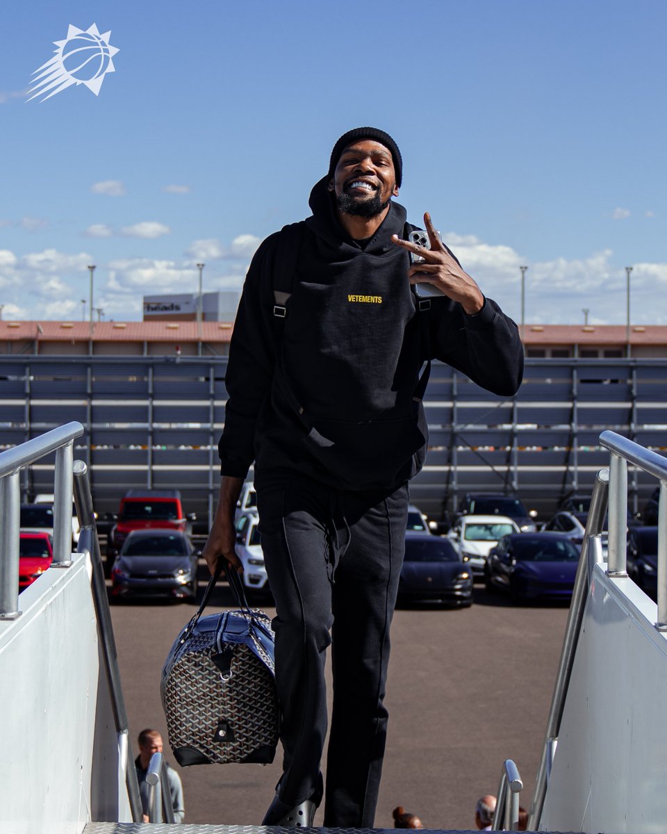 Suns's tweet image. BRB PHX✌️