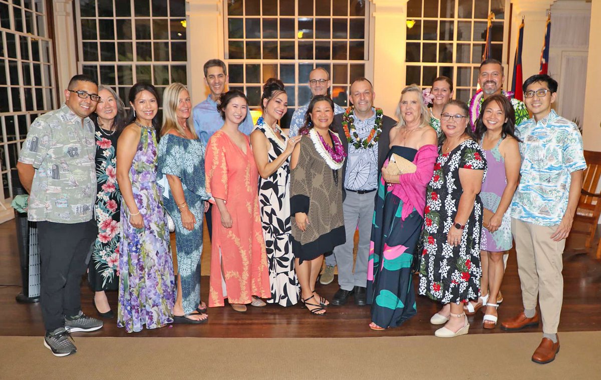 MyHPMG's tweet photo. Our Kaiser Permanente Hawaii ALS Clinic was recently honored as the Health Care Organization of the Year by Navian Hawaii. Mahalo to Drs. Todd Devere, Janet Myers, Chris Kurahashi, Elizabeth Li, Dylan Sheridan, Konrad Davis, Won-Yee Cheng, and Merle Miura-Akamine for their aloha! https://t.co/BgSUhtW93m