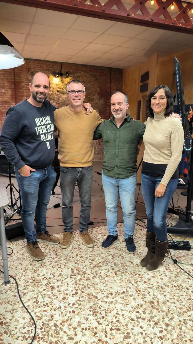 Avui hem gravat uns episodis de luxe pel nostre espai #theregenpodcast amb <a href="/XavierDomene/">Xavier Domene 🇵🇸</a> i l'Ernest de <a href="/verdcampfruits/">Verdcamp Fruits</a> 

Autèntics savis de la regenerativa 💚