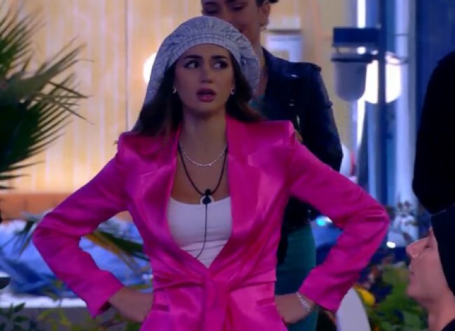 comentemoslo's tweet photo. QUE LE DEN EL MALETÍN YA OPINO #GHGala10 https://t.co/cO15YSySwO