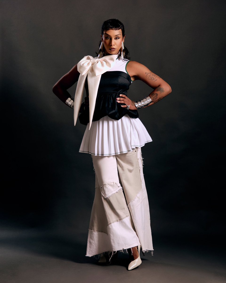 avisa que ela voltou