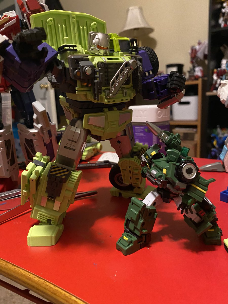 Kairito10's tweet image. Personally I think this is how Constructicons should scale to the average Autobot