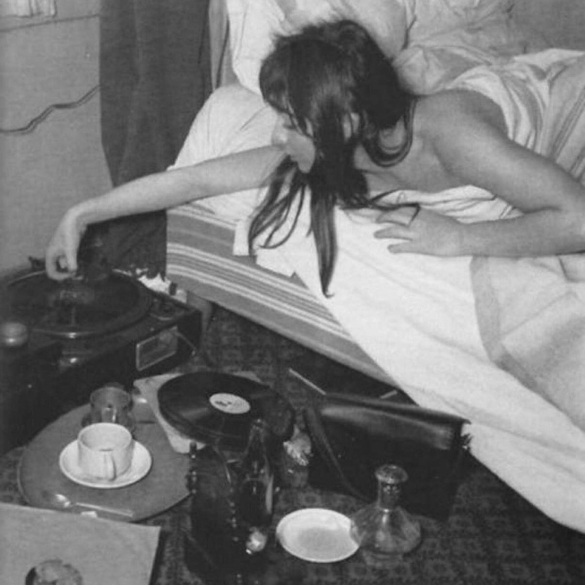 those who escape hell
however
never talk about
it
and nothing much
bothers them
after
that.

—Charles Bukowski