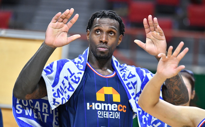 baekpd1983's tweet photo. Fans of KT Sonic Boom, JKJ Red Boosters, and DB Promy clubs hope that Ra Gun-ah (American name: Ricardo Ratliffe) will return to the KBL.
The three clubs are having a difficult season due to the lack of skills of imported players.
#KBL #RaGunah #RicardoRatliffe https://t.co/xwoPoSNWJy