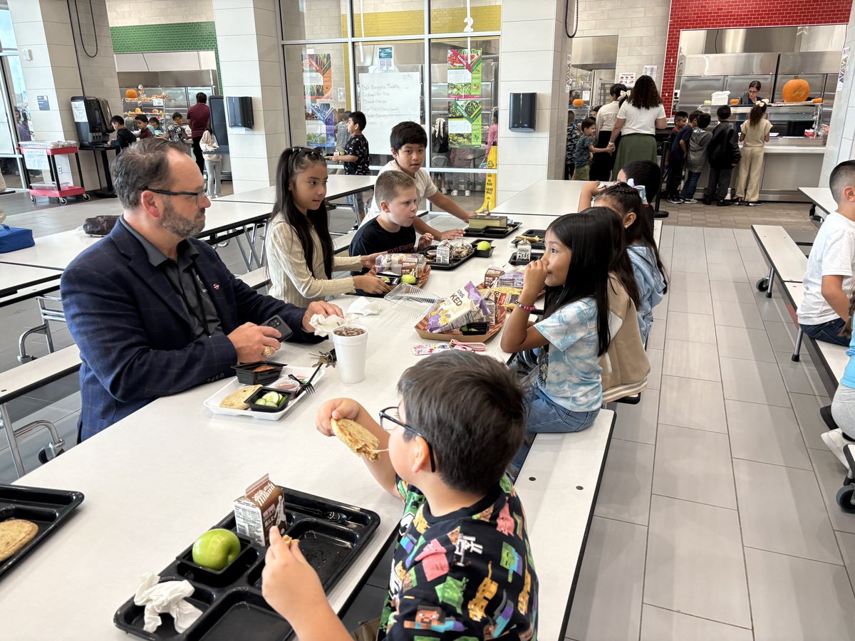 Ms. Martin's class had a visit from CISD Superintendent McCanless! 🏫✨ The students enjoyed great conversations and shared their school experiences. What a memorable day for our young Jaguars! 🐾💬
@theclevelandway