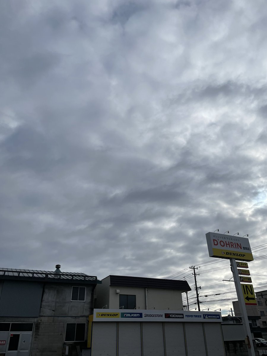 ぐっもーりん🥶🥶🥶
震えます！現在☁️2℃！🥶🥶🥶
まだ身体が冬モードになってないのか、それとも単純に私の加齢か...
年々寒さに弱くなっていきます🥺
ということで本日も開店です！

#イマソラ 
#企業公式 
#企業公式が朝の挨拶を言い合う 
#企業公式が毎朝地元の天気を言いあう