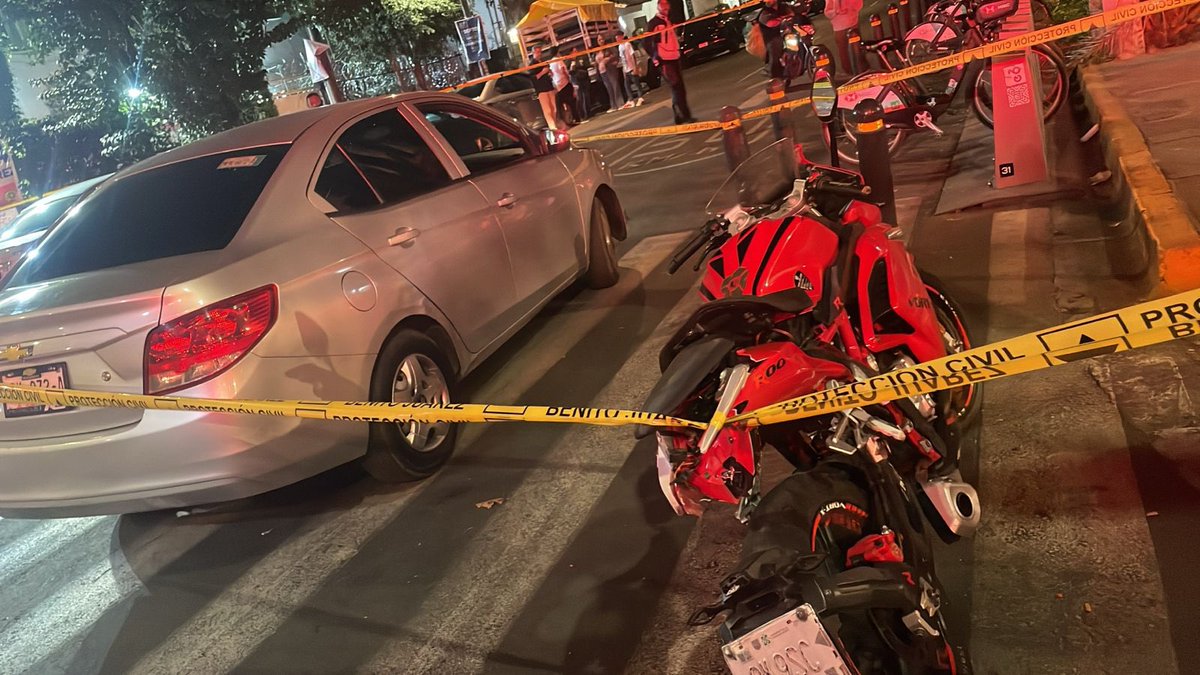 MoviendoBJ's tweet photo. @SOBSECDMX @UCS_GCDMX @AccionesBJ @SEMARNAT_mx @SEDEMA_CDMX en el cruce que hacen las calles de Anaxagoras con el eje 5 Sur se solicita la colocación de reductores de velocidad, constantemente hay accidentes ayer desafortunadamente una persona muerta. https://t.co/N7roJ2A38s