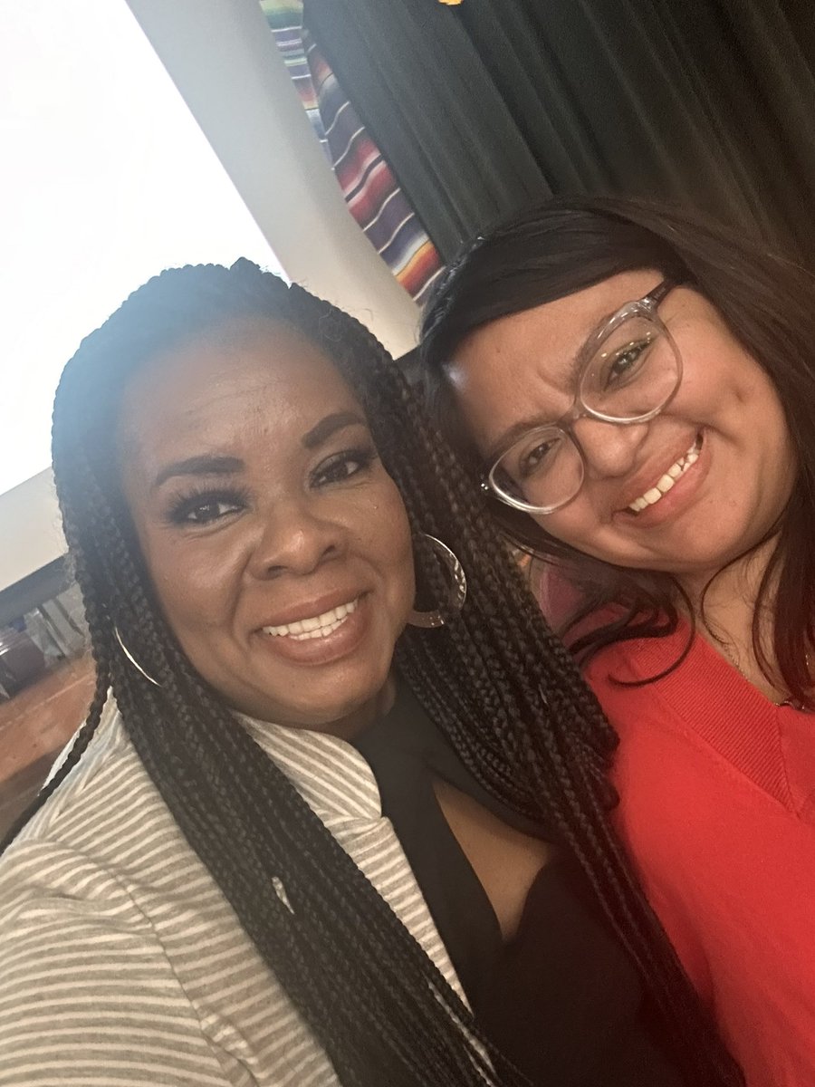 _LaRondaThomas's tweet photo. #ThrivingThursday Knowledge is power! CPS Hartwell families are staying informed through our Parent Academy for MLL families. Special thanks to Yesenia Natall Alcala for guiding students and parents in calming techniques. #CPSParentVoice #IamCPS #MentalHealthMatters https://t.co/gwdy1Kof31