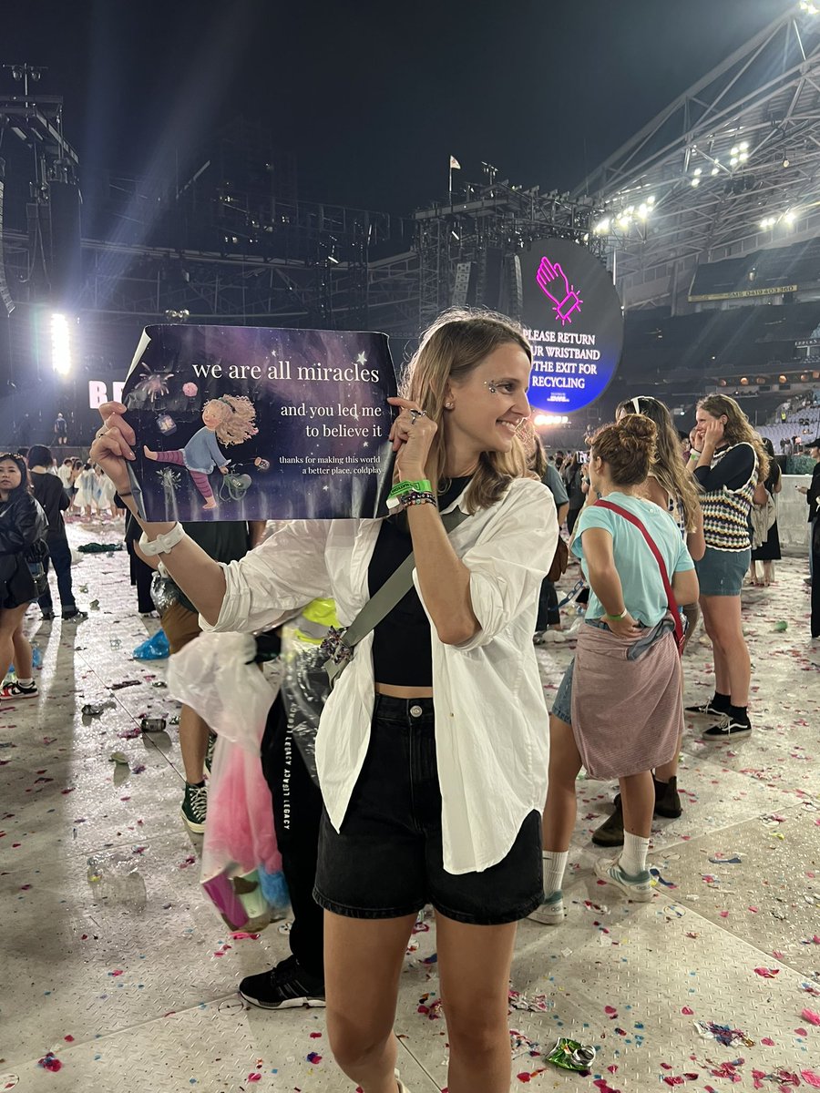 n_kondler's tweet photo. What a concert last night ✨ being in my favorite city, seeing my favorite band, feels like living my dream 🌙🩵💜 #sydney #coldplay https://t.co/BTQRpdPIWH
