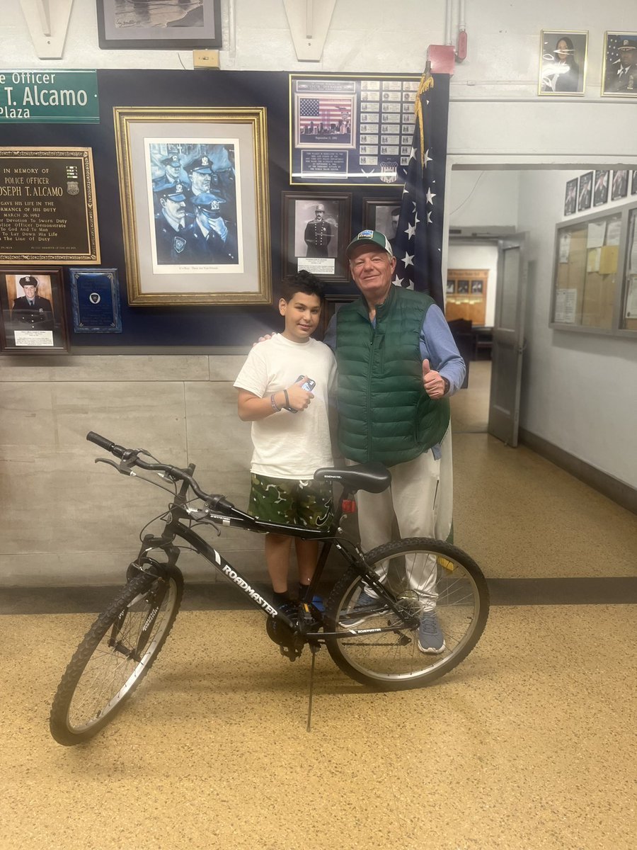 NYPD100Pct's tweet photo. Meet Issac, whose bicycle was stolen a couple of months ago.#Rockaway community leader Ed Lynch generously donated a new bicycle to Issac today. This is a #Rockawaystrong &amp; #MyNYPDStory. https://t.co/76Vbamo8Sx
