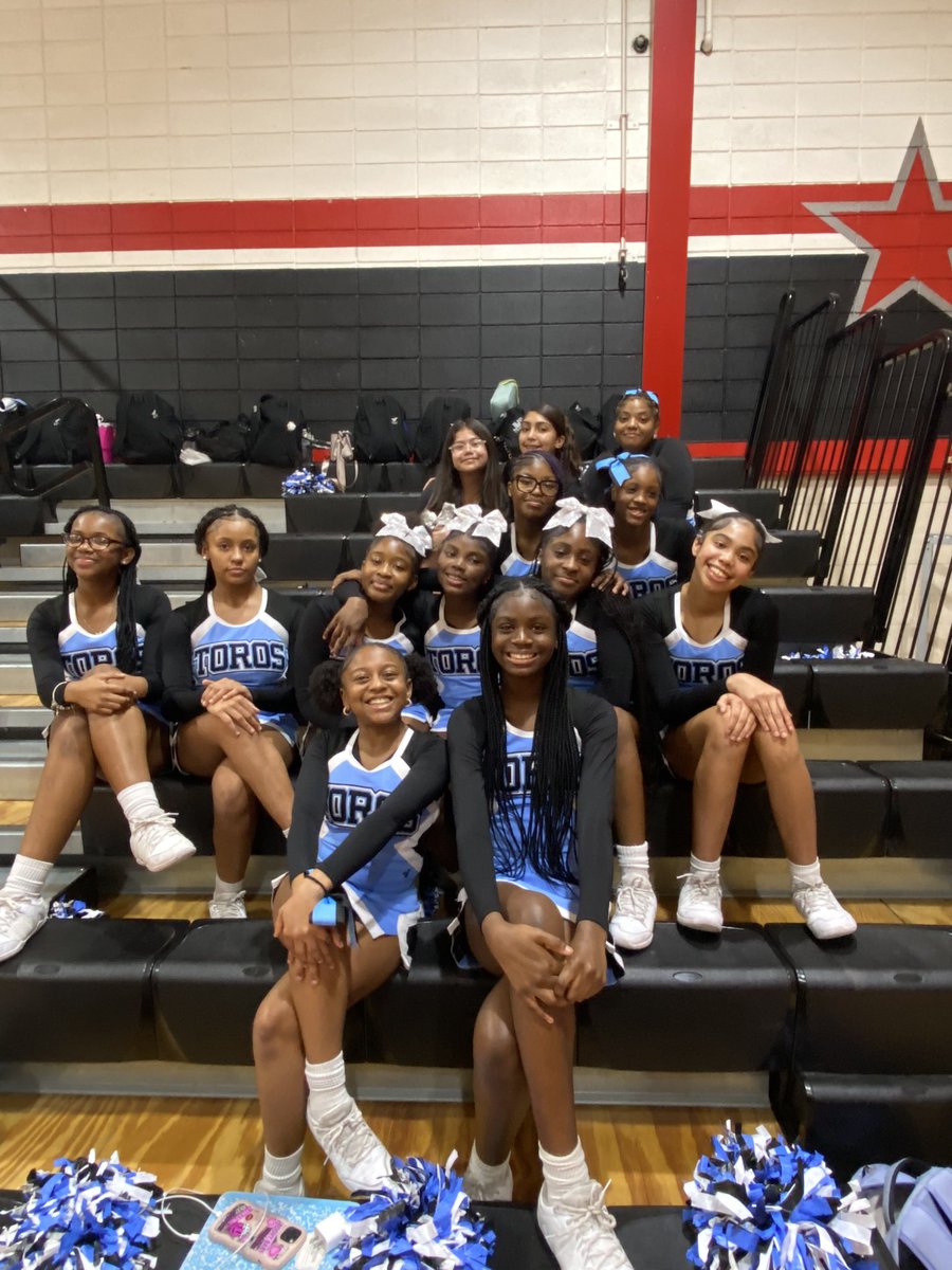 AldineSports's tweet photo. Thank you to the cheerleaders for supporting their middle schools in the volleyball championships! Aldine Proud! #AldineImpact @drgoffney @AthleticsAisd @DeanColbert5 @AldineISD @DiakaMelendez https://t.co/7FPY8dLG7e