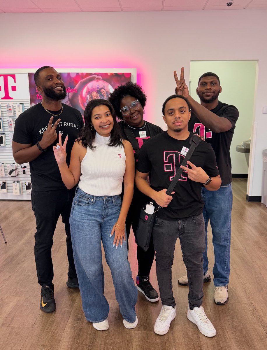 msolivia22's tweet photo. Enjoyed spending time in the field with my new peer, @TrellMoneyTrail ! Thank you for visiting South Central MS! Super excited for you and can’t wait to see what you do! Louisiana Mississippi welcomes you! #OneTeamTogether #WinWithLynn #RuffinOnTheRise https://t.co/Pm6PQrFoUq