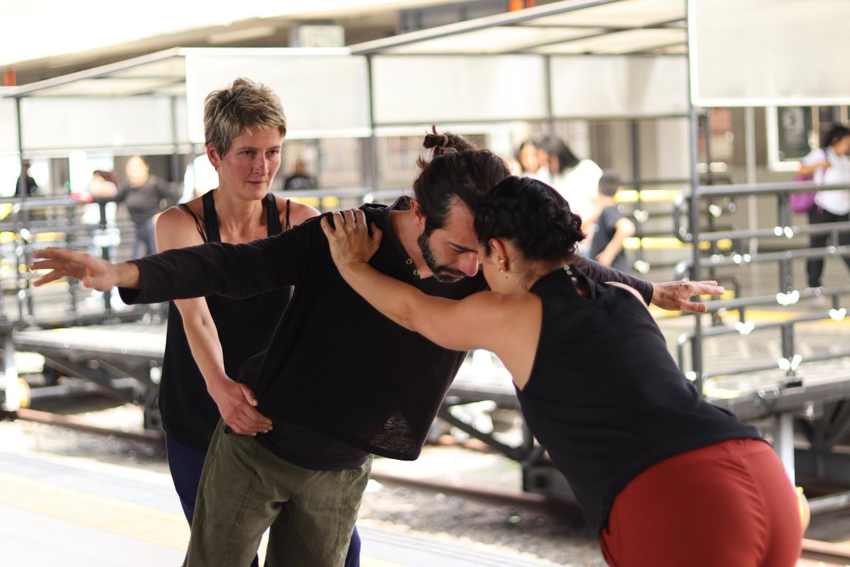 catalinapiedram's tweet photo. Lanzamiento de DanzaMed 2024 con los bailarines de Zonasuspendida. 
Un honor dar inicio a este encuentro con la raíz, la poesía y la confianza en un lugar tan especial para Medellín como el @metrodemedellin, que representa el pulso y el espíritu de nuestra ciudad.
@AlcaldiadeMed https://t.co/29SFKLP3Uj