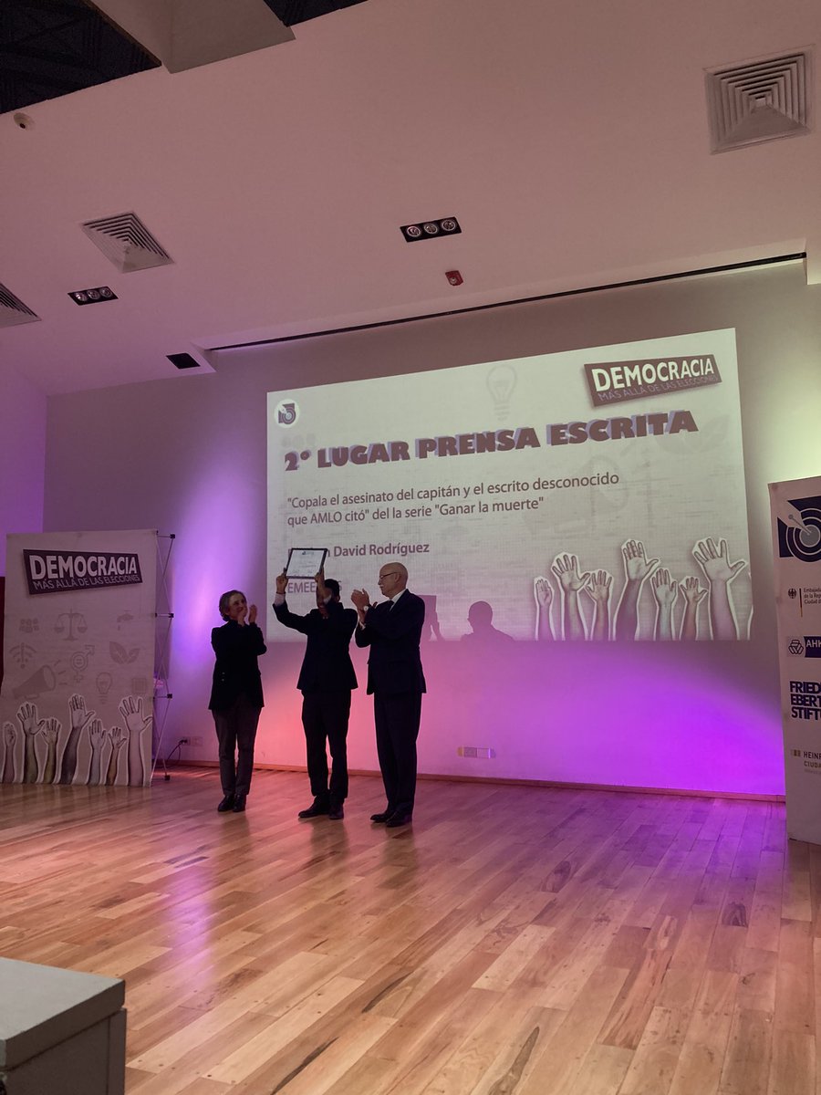 🎉 ¡Enhorabuena a Esteban David Rodríguez <a href="/estedavid/">Esteban David Rodríguez</a> y EMEEQUIS <a href="/emeequis/">Emeequis</a>
! Con su trabajo "Copala: el asesinato del capitán y el escrito desconocido que AMLO citó" de la serie “Ganar la muerte”, han logrado un extraordinario segundo lugar de la categoría Prensa Escrita. Su