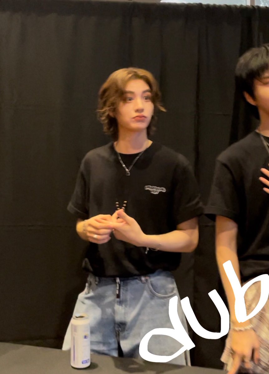 a blurry leehanie photo that means the world to me 🤏😭