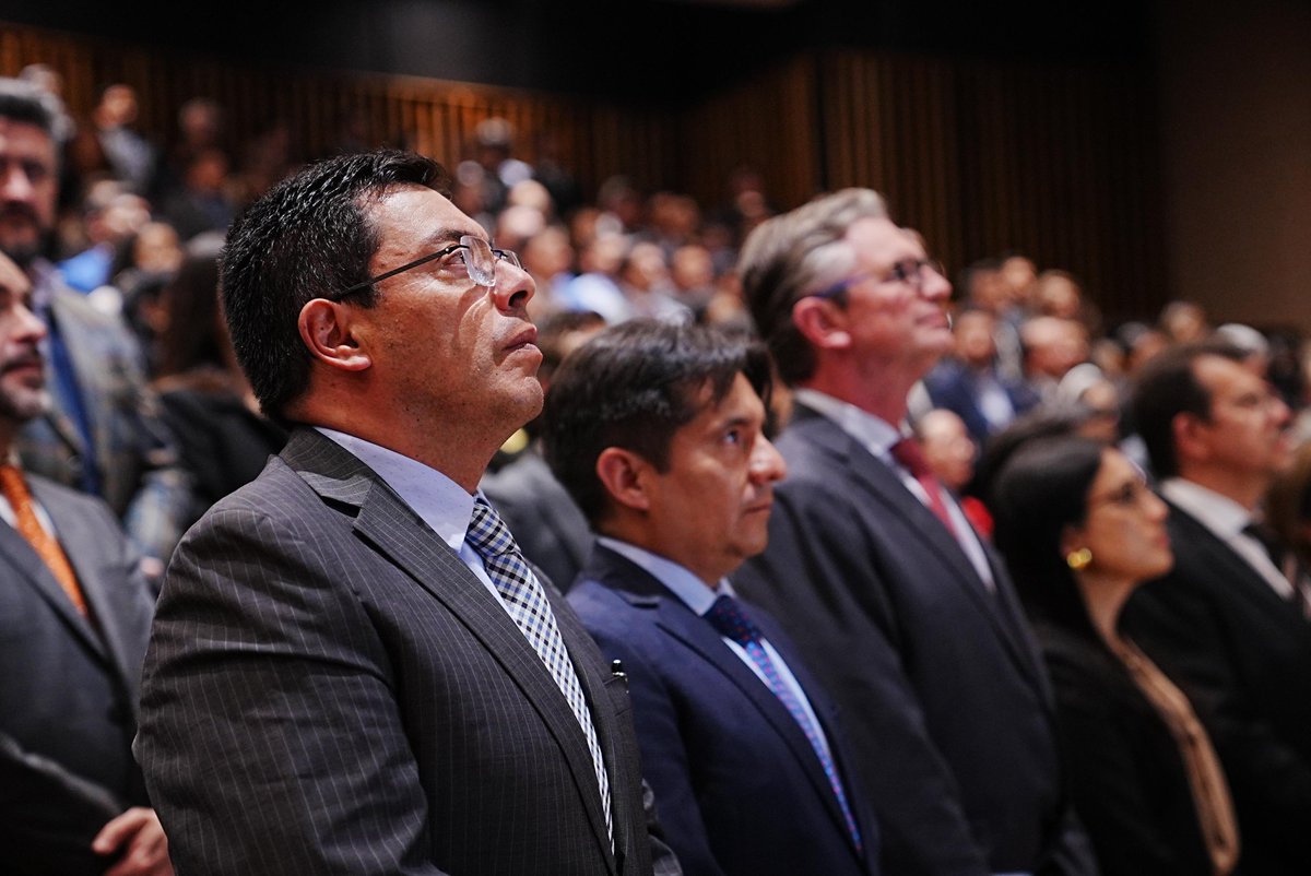 CRiveraBautista's tweet image. Hoy tuve el honor de participar en la sesión solemne por los 193 años de @FinanzasEc. Como #BDE, trabajamos juntando esfuerzos 💪 para apoyar a los #GAD y a la ciudadanía 🇪🇨, impulsando proyectos que hacen realidad el desarrollo del país.

x.com/BDEcuadorBP/st…