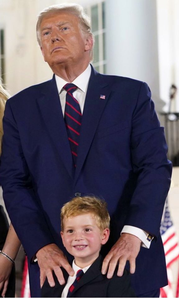 🚨DONALD TRUMP PROHIBIRÁ EL LENGUAJE "INCLUSIVE" PARA QUE LOS NIÑOS NO SEAN ADOCTRINADOS🏳️‍🌈
¿APOYAS ESTO?