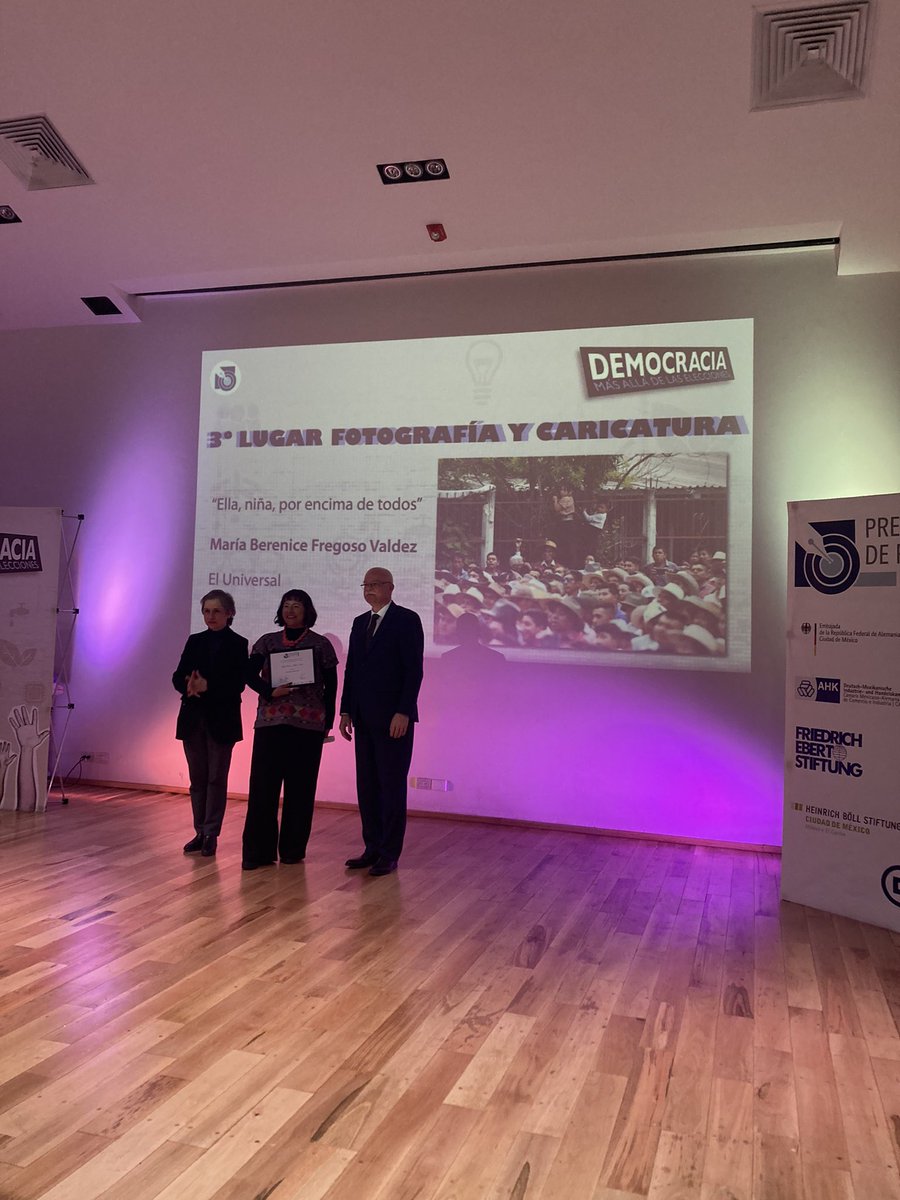 premioreutermx's tweet photo. 📸 ¡Felicitaciones a María Berenice Fregoso Valdez! Su imagen “Ella, niña, por encima de todos” ha recibido el tercer lugar de la categoría Fotografía Caricatura, una foto que simboliza la esperanza y el rol vital de la niñez en la construcción de un futuro inclusivo. #PAPWR024
@El_Universal_Mx