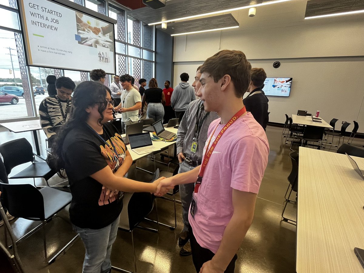 cte_innovation's tweet photo. INTERVIEWING 1️⃣0️⃣1️⃣

Mock Interview Day is just 2️⃣weeks away! Today, students learned and practiced:

🛗 Elevator Pitch
🤝Handshake 
👔 Dress
✅🛑 Do/Don’t

Thank you Mrs. Dhanarine &amp; Mr. Woodlief for leading this session &amp; Mr. Stone for laughs with a “bad example interview!” https://t.co/6X84YKr6RY
