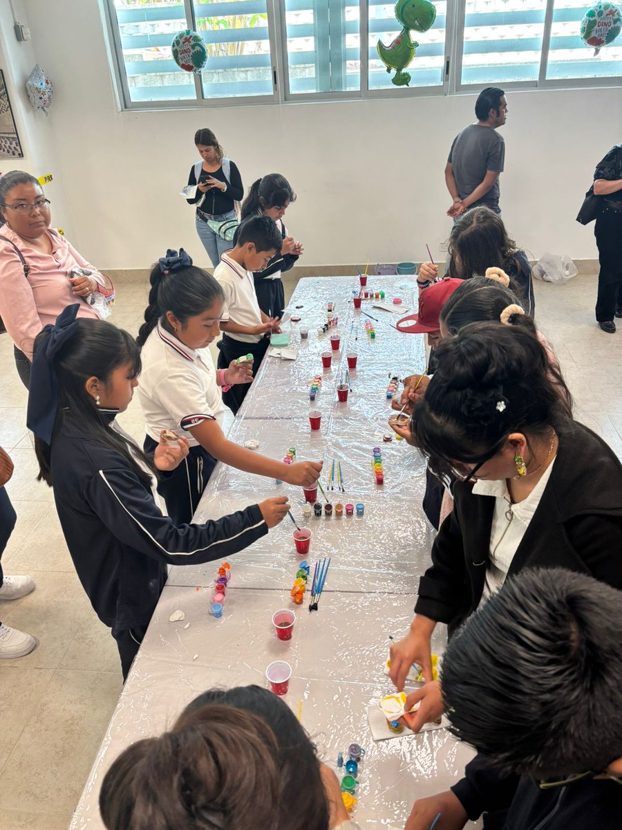 EcocampusBUAP's tweet photo. 🎉🎊Hoy celebramos el Tercer Aniversario del Laboratorio de Paleobiología de la BUAP🎂🎈

🙌🤩Muchas felicidades al Dr. Carlos Castañeda Posadas y a su equipo de colaboradores por el gran trabajo de investigación y divulgación científica que desarrollan.

🙏Muchas gracias https://t.co/oQrFWKkNrc