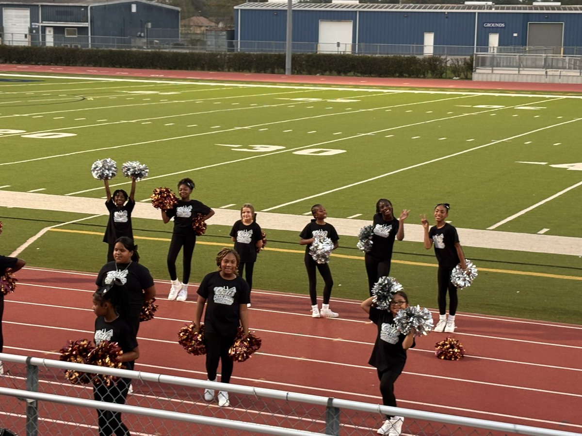 MrsHaydenRLA's tweet photo. ๐ Huge congrats to our Carroll Colts ๐ด flag football team for a fantastic win against Sheldon Lake! ๐ The energy was electric with parents, teachers, and our amazing cheerleaders showing their support. Proud to see our Colts spirit shining bright! #CarrollColts #ColtsWin #OneSheldon