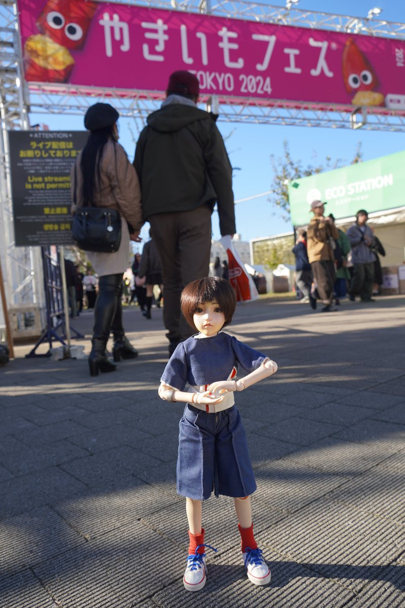 nakano_san_desu's tweet photo. まちでうわさの「やきいもフェス」に来たよ。おいもスイーツのお店とおいも好きの皆さんが大集合。ナカノさんのチョイスは大学芋。黄金色に輝くおいもは秋の澄んだ空に良く合います。
#やきいもフェス　#四季の森公園 #イベントスペース #中野区 #中野 #いも #おいも #お芋 #中野大好きナカノさん https://t.co/lIM1lYkBQi