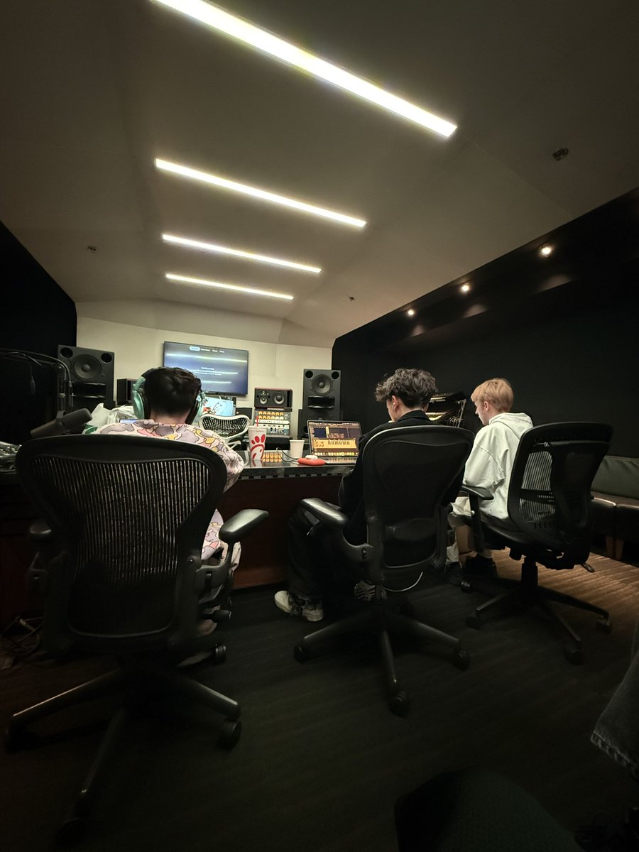 studio wit
nick mira
nico baran
rio leyva 

dream. team.