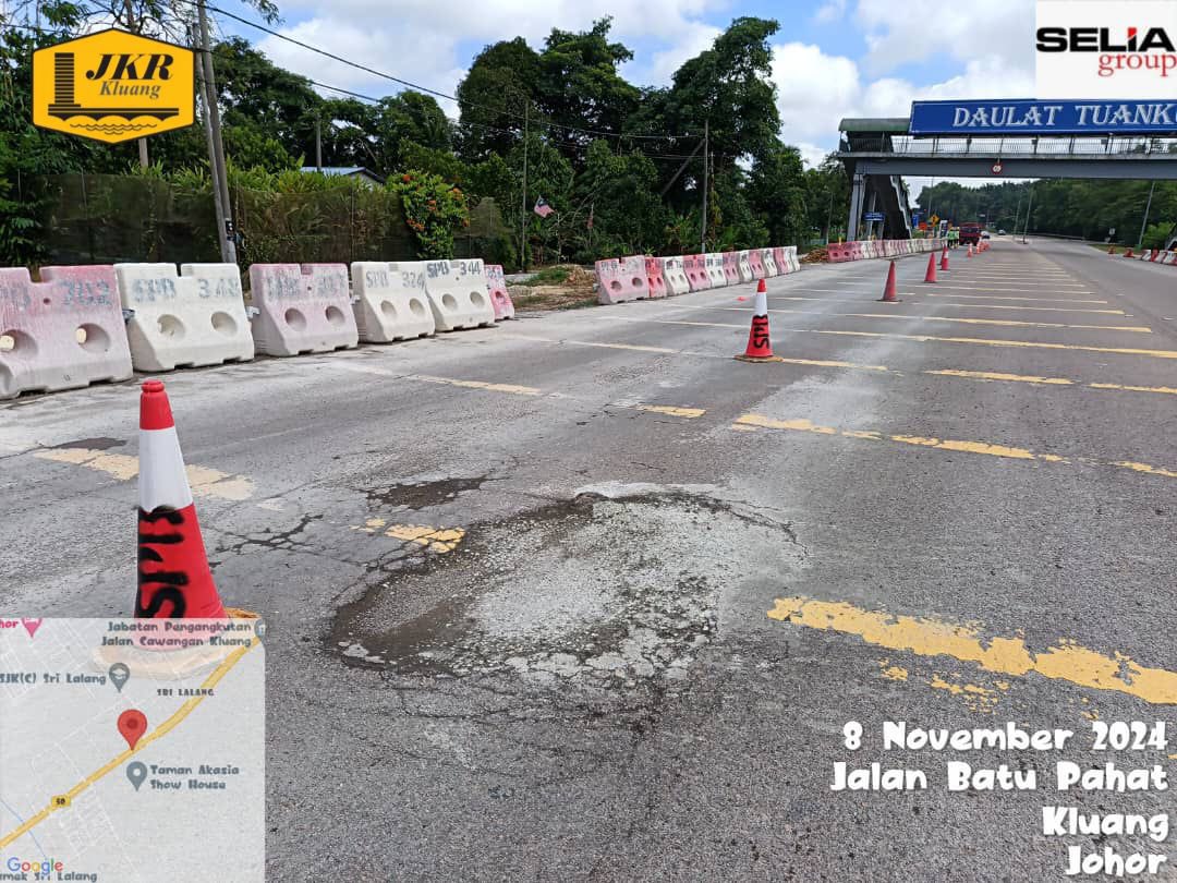 JKRKluang's tweet photo. Adalah dimaklumkan bahawa, pihak Jabatan melalui Konsesi Jalan Persekutuan telah mengambil tindakan pembaikan sementara terhadap kerosakan jalan (pothole) di kawasan aduan tersebut.Untuk makluman pengguna jalanraya,lokasi aduan adalah berada di daam Limit of Work pihak pemaju. https://t.co/Mt7UTb3iOk