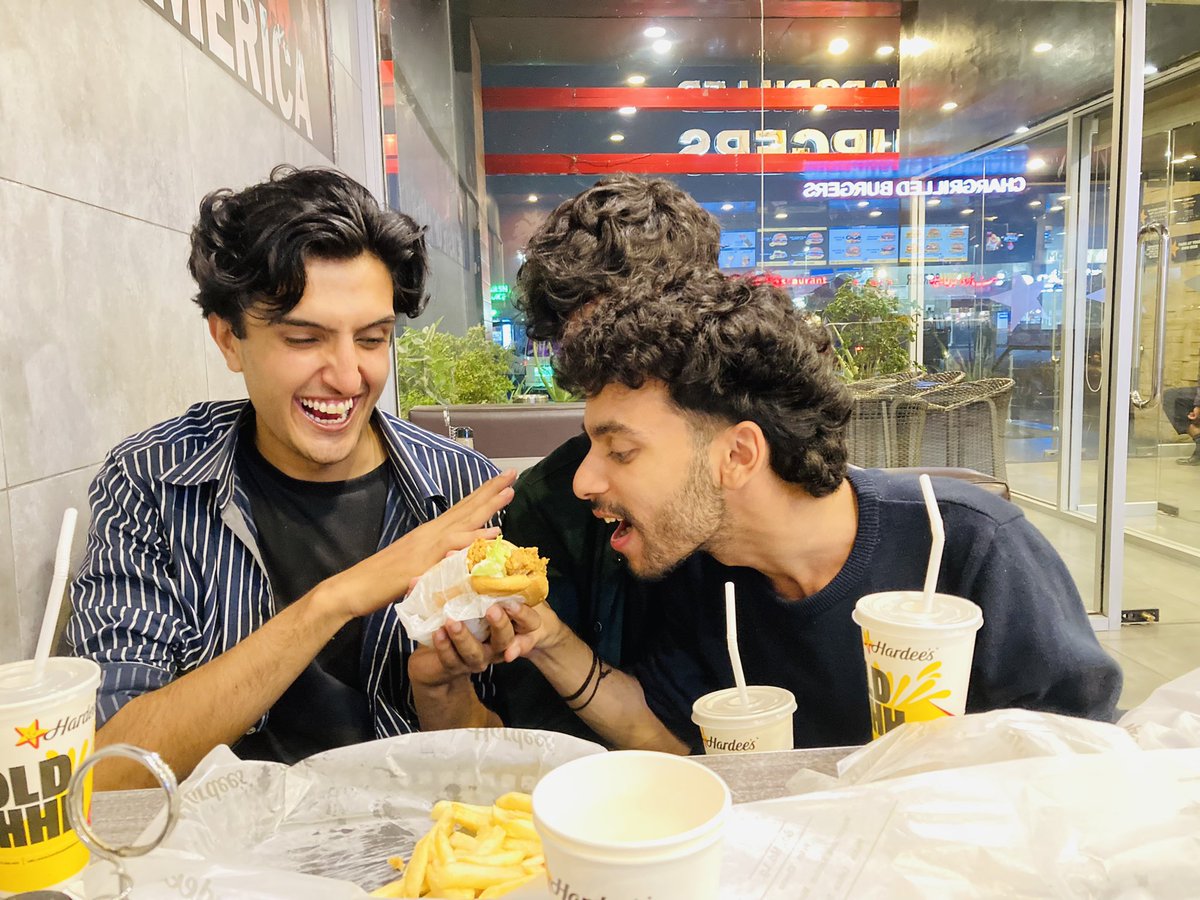 He jus cantttt do thisss 
My burger is mine you cant eat itttt bruh 😂