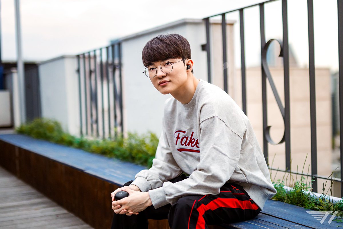 T1LoL's tweet photo. 2024 월드 챔피언 T1 선수들이 선택한 SteelSeries의 게이밍 무선 이이버드, Artics Gamebuds를 지금 만나보세요!

Check out our players with the brand new @SteelSeries Arctis Gamebuds - the Champion's choice for all day gaming!

#T1WIN #T1Fighting #SteelSeries https://t.co/zGcXQR6NrW