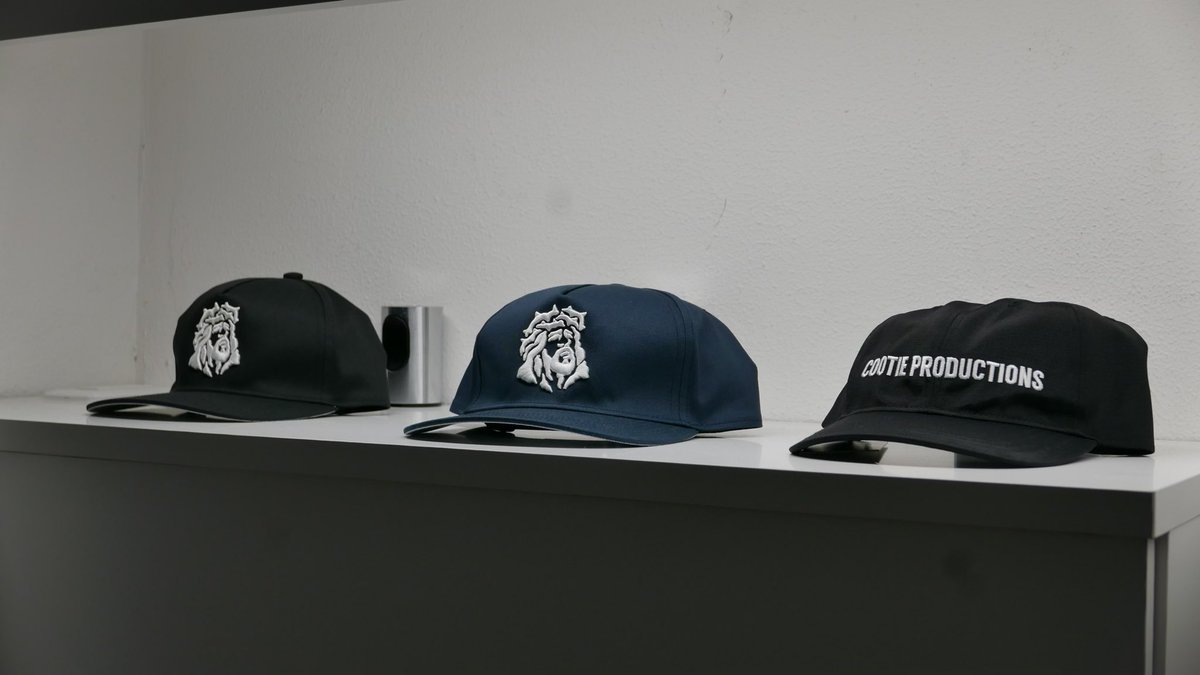 suhisat's tweet photo. COOTIE T/C Twill 5 Panel Cap

ハリ感とクリアな表情をもつT/C ツイルを使用。ツバ裏は共地でライトグレーを使用。やや深めのフィッティング。

We will ship overseas. 
ㅤㅤㅤㅤㅤㅤㅤㅤ
#COOTIE #クーティー
#Twill #5Panel #Cap
#YOKOHAMA #横浜 
#横浜元町
#横浜中華街
#HAWAIIAN #SHIRT #SHORTS https://t.co/0NDf0LsZWn
