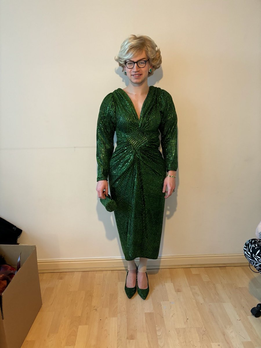 KAcarrest's tweet photo. Mams off out 🥳 few drinkies with the girls 🍷♥️ props pop down Yates for a cheeky daiquiri then hitting the town BIG style !  🍾🎊 ladies lock your husbands up , Sandra’s on the prowl ! 😉 https://t.co/MfhXYjsEFV