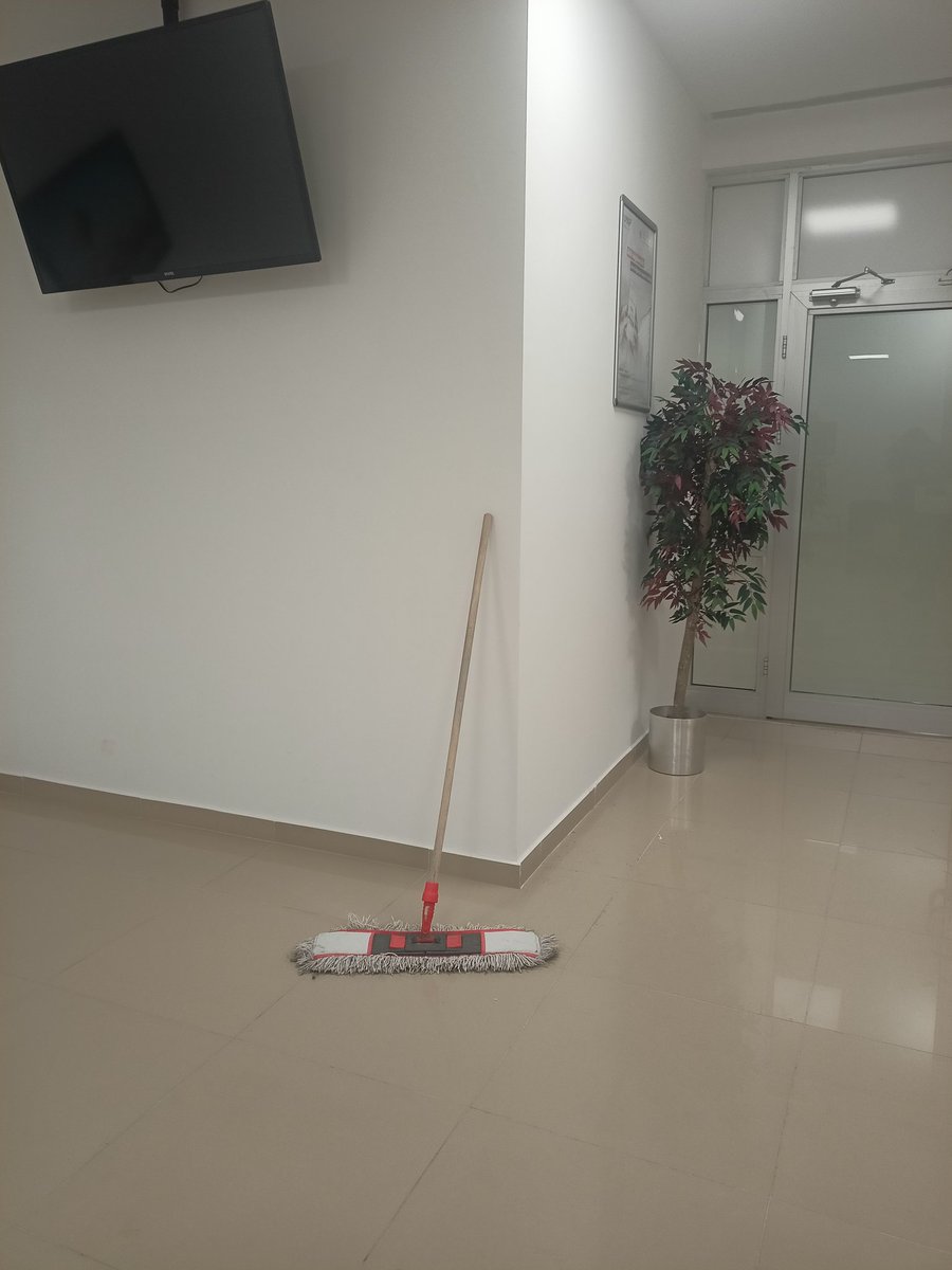 Dün ADM'yi temizleyen görevliye temizlik yaparken benim mesaim bitti perileri gelmiş