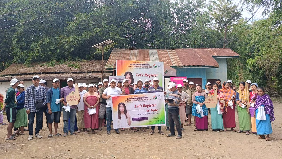 CeoManipur's tweet photo. Reaching out to Womenfolk in Rural areas under Imphal West District with the message for electoral inclusion, in connection with Special Summary Revision-2025
#ElectionCommissionOfIndia #ChiefElectoralOfficerManipur #SVEEPCampaign #EikhoiVoterChallasi #SSR2025 https://t.co/Y22SYesClL