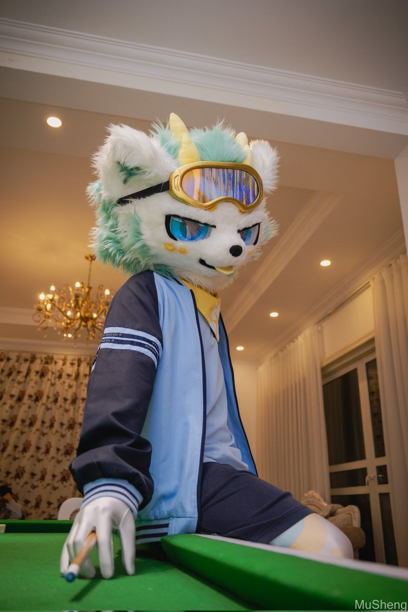 #FursuitFriday #FURRY #fursuit 

“不走开？那我可来一杆咯？”

📷:沐晟