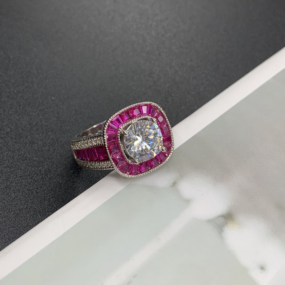sayabling's tweet image. Buy 3ct Ruby Calibre Halo Engagement Ring at #sayablingjewelry
Shop here sayabling.store/48EHOnw

#RubyEngagementRing #SterlingSilverRing #LuxuryJewelry #ElegantEngagementRing #BoldRing #RubyGemstone #ProposalRing #haloring #finejewelry #giftsforher #anniversary #BlackFridayDeals
