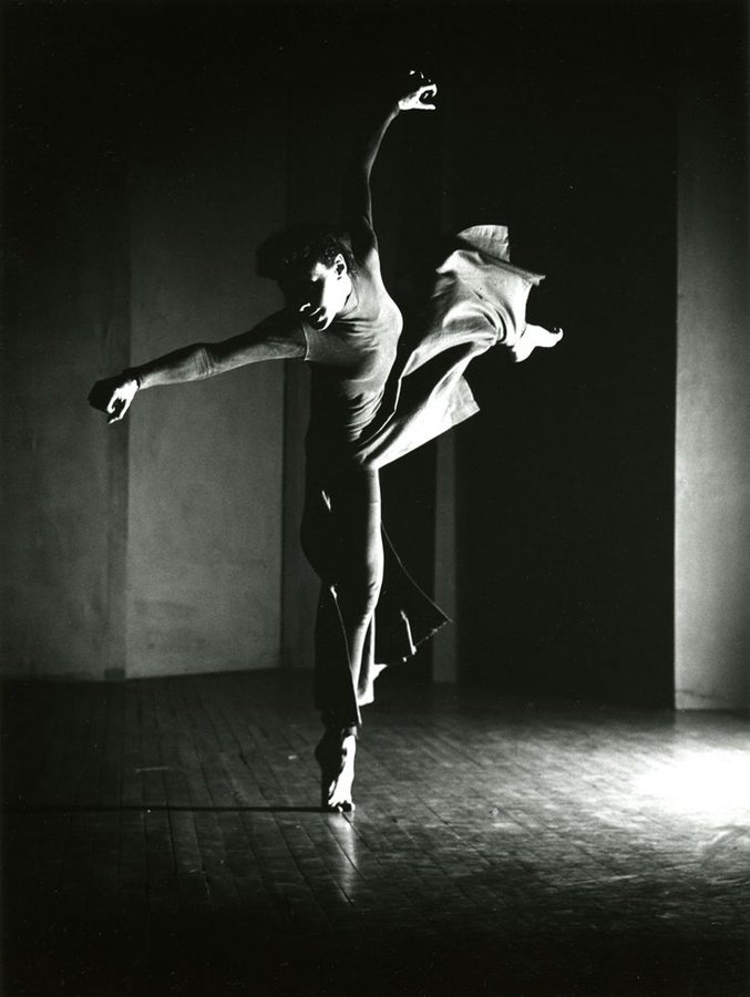 womensart1's tweet photo. Photographer Barbara Morgan, Bea Seckler Solo, 1938, 
Morgan was known for her work focusing on dancers #womensart https://t.co/gSA0N95aUT