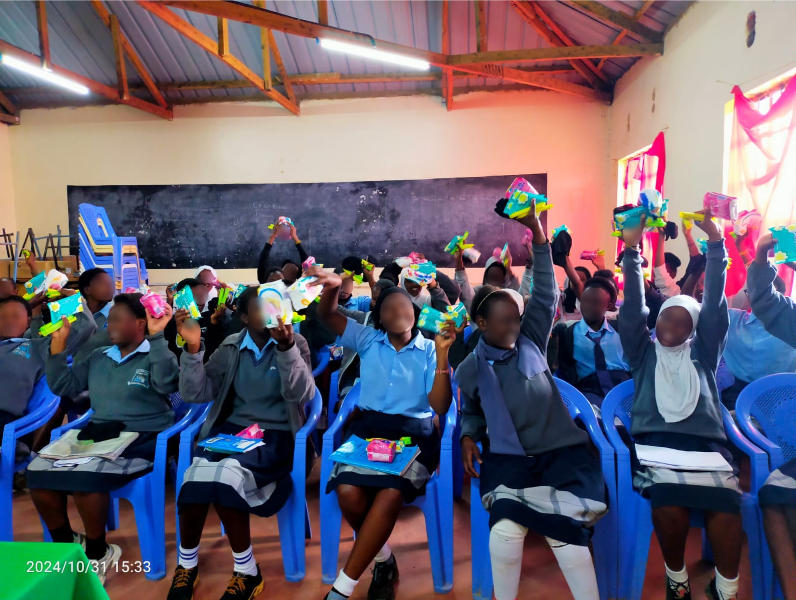 BATUKOfficial's tweet photo. @BritishArmy 2 Rifles shared period products with school girls in Kimanjo, Likii, Sirimon, &amp; Muramati Sec schools in advance of them sitting for their KCSE.
The team also discussed menstrual hygiene with the students to bolster their confidence in talking openly about periods. https://t.co/gA85NrzhTz