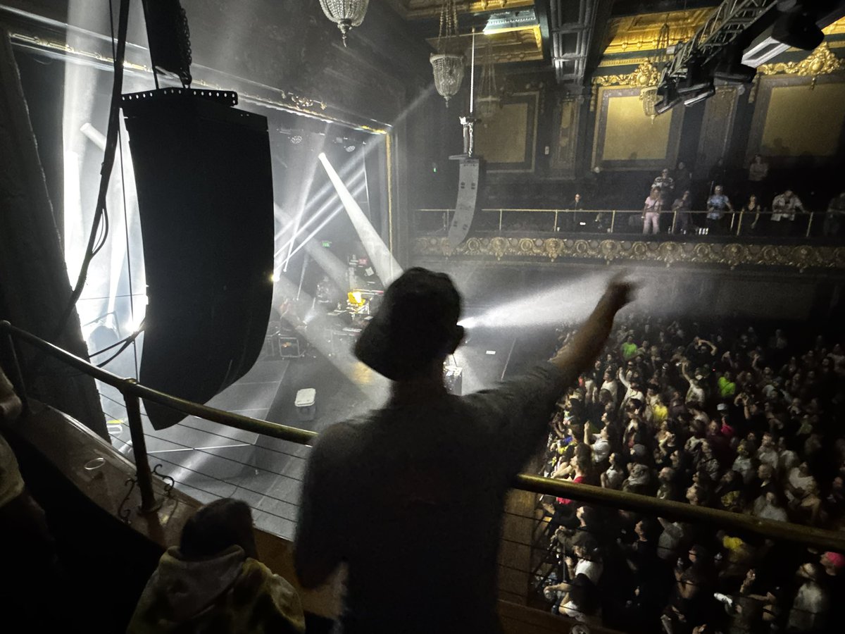 NathanJohns's tweet photo. @Wombat_Matt @kinggizzard Hell of a night, got a few pics you might like :) https://t.co/W8db6dCBjz