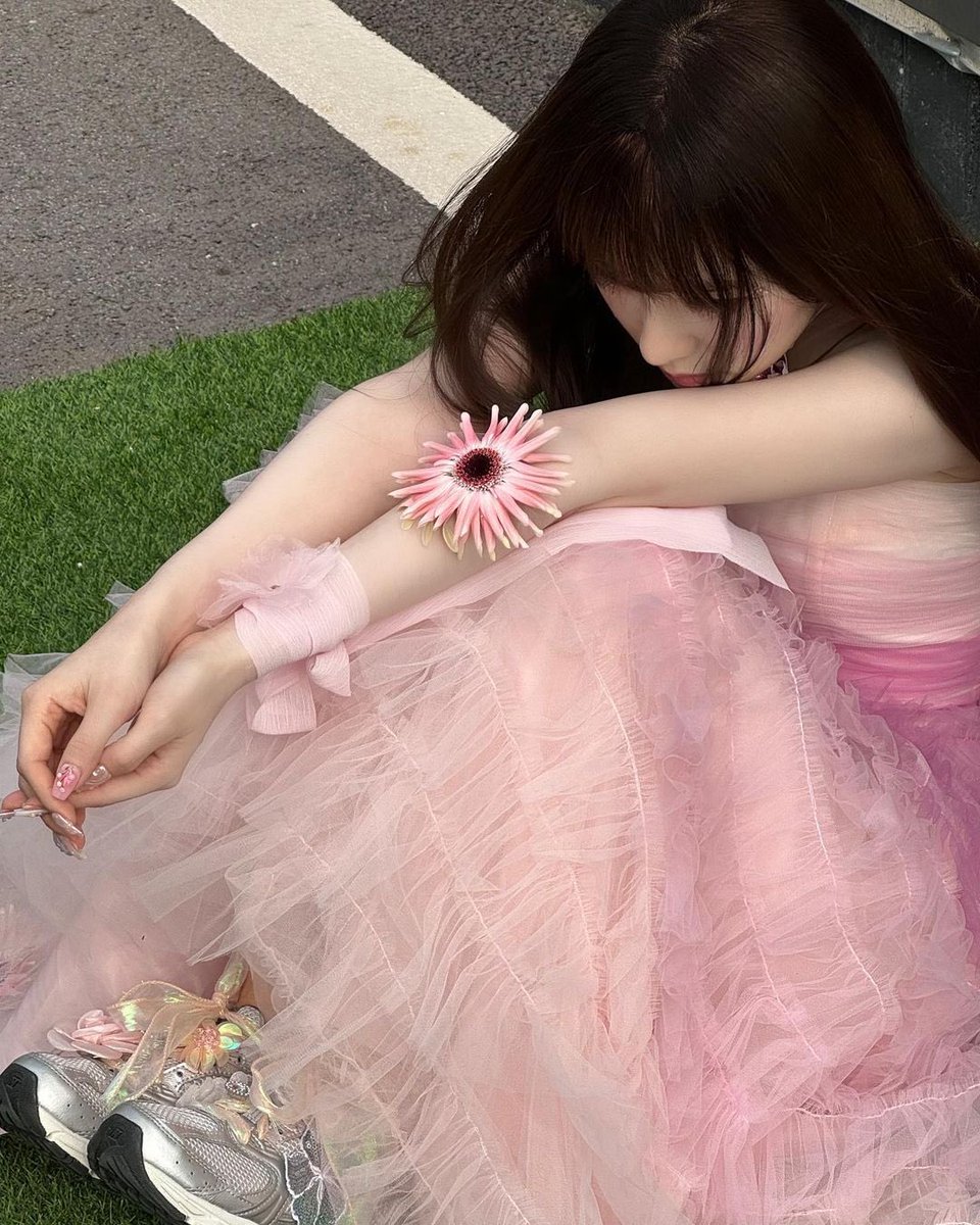 picsofirene's tweet photo. obsessed with irene’s aesthetic ˖ ˚⋆🎀𖦹 ׂ 𓈒🐇 ೀ https://t.co/Ifh44lBIeI