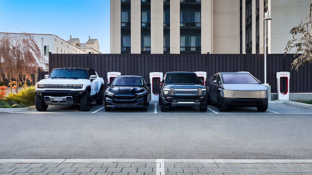 SawyerMerritt's tweet photo. Brands that currently have access to @Tesla's ~18,000 Supercharger stalls across North America.

• Ford
• Rivian
• General Motors
• Volvo/Polestar

Coming soon:
• Mercedes
• Nissan https://t.co/KPNlAhs03R