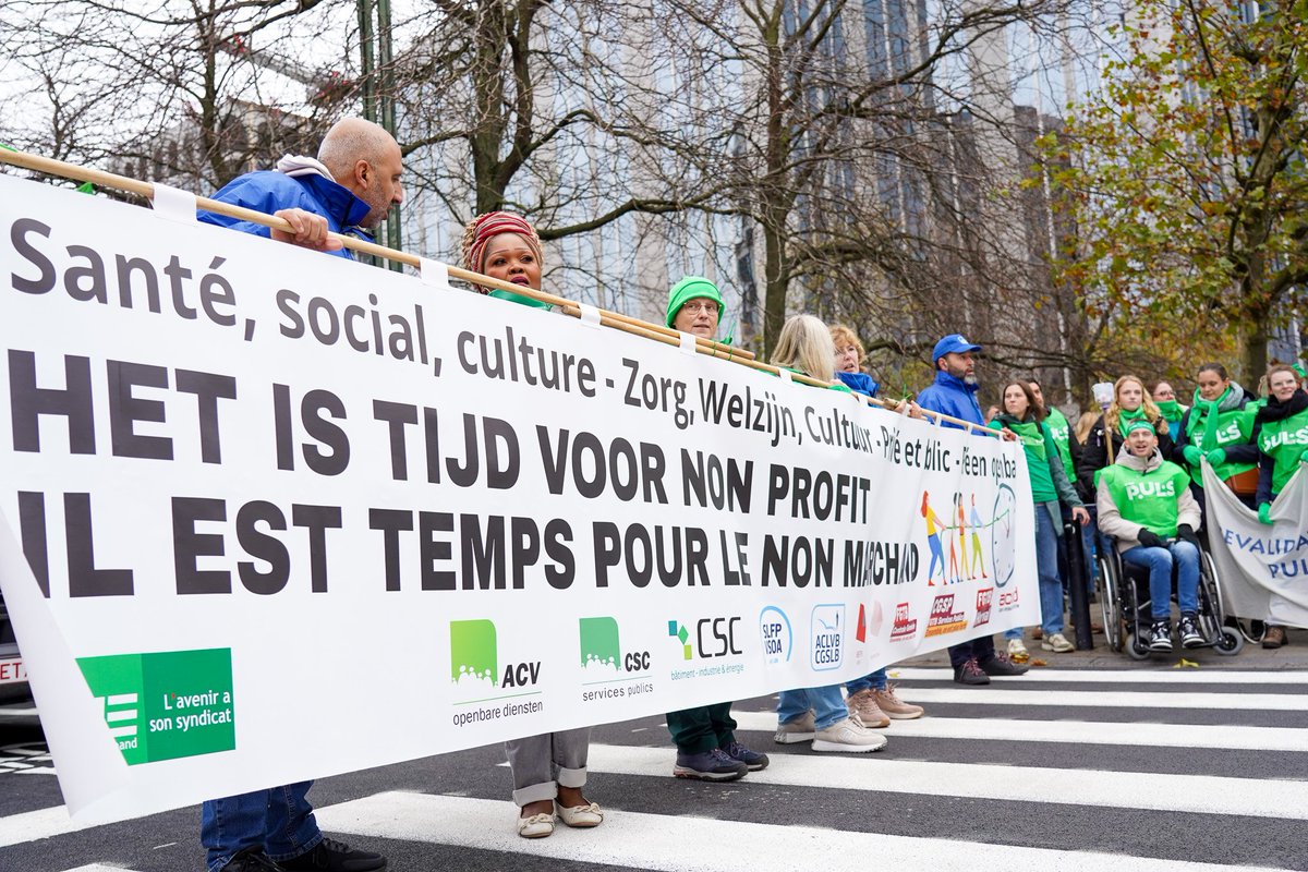 acv_csc_europe's tweet photo. 📢"35,000 workers demonstrated united this Thursday morning in the streets of Brussels to demand better working conditions for staff in the Non-Profit sector."
📢"It is impossible for (future) political leaders not to have heard them!"👇#stopausterity
https://t.co/SYkmVOL7WW https://t.co/2Msw60ClW0