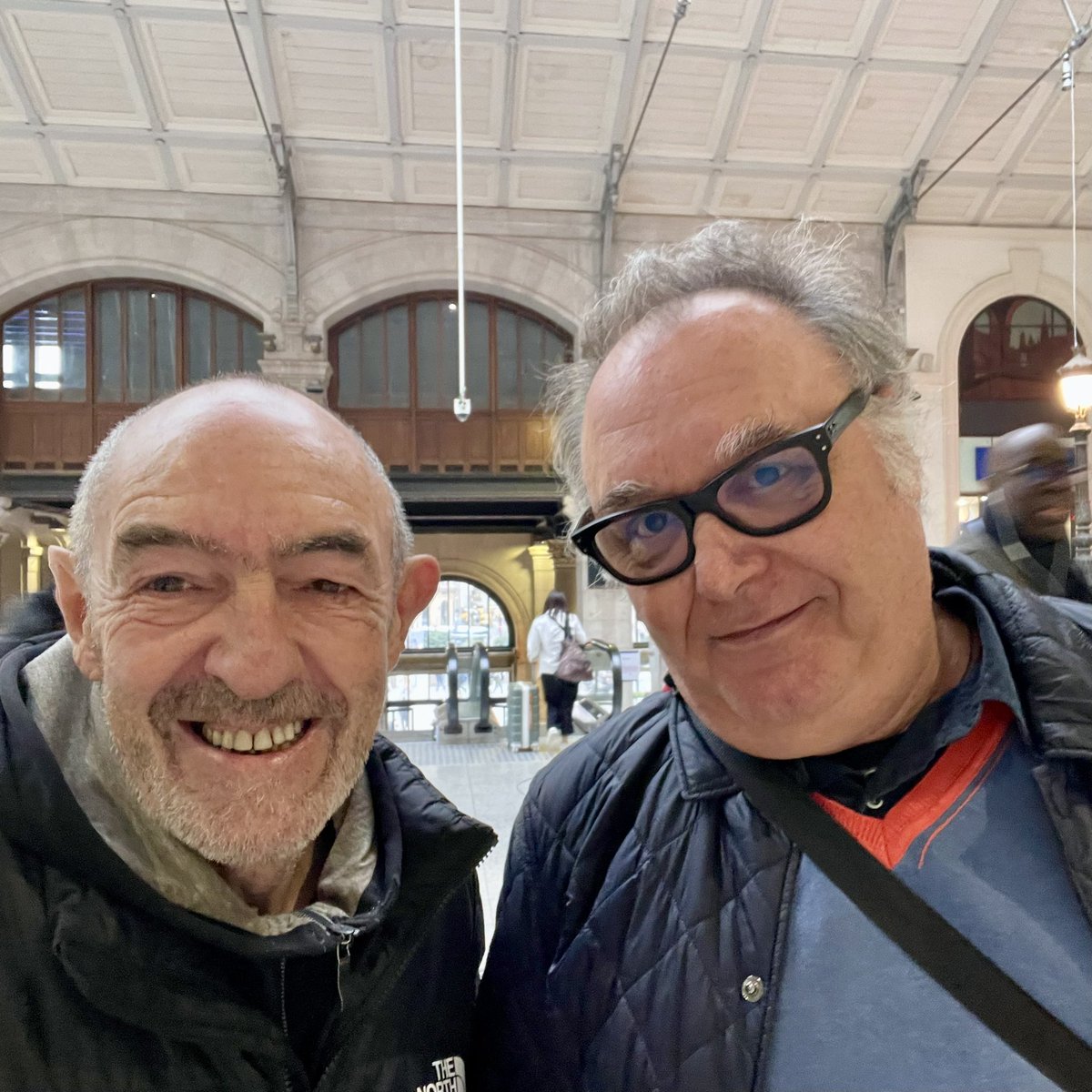 📚LIBRISPHAERA MAISON ÉDITION
📕Un auteur, un éditeur📕 
🟦 BIENTÔT DEUX ANS ! 
#CeJourLà #10novembre2022 

« Requiem mécaniques » chez #librisphaera de notre auteur Juan-Peter Sedona 
🔀 Sur commande dans toutes les LIBRAIRIES et dans la iBOUTIQUE👇🏼
lamanufacturelibrisphaera.com/store/products…