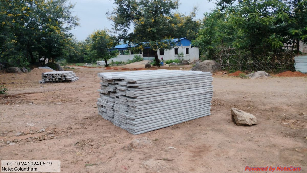 KKumarPatro's tweet photo. @CMO_Odisha @MohanMOdisha ଆପଣ କହୁଛନ୍ତି ଗୋଟାଏ କିନ୍ତୁ ଆପଣଙ୍କ ମନ୍ତ୍ରୀ ମାନେ କରୁଛନ୍ତି ଆଉ ଗୋଟାଏ। ଗୋପାଳପୁର ବିଧାୟକ ତଥା ବାଣିଜ୍ୟ ଓ ପରିବହନ ଏବଂ ଖଣି ଓ ଇସ୍ପାତ ବିଭାଗର କ୍ୟାବିନେଟ୍ ମନ୍ତ୍ରୀଙ୍କ ଗାଁ ରେ ୨୨ଏକର #ଗୋଚର ଜମି ଜବରଦଖଲକାରୀ ମାନେ ଜବରଦସ୍ତ ନେବାପାଇଁ ଘେରା ବୁଲାଇବା ଆରମ୍ଭ କଲେଣି। କାର୍ଯ୍ୟାନୁଷ୍ଠାନ କିଛି ନାହିଁ। https://t.co/tDUlRH0hrn